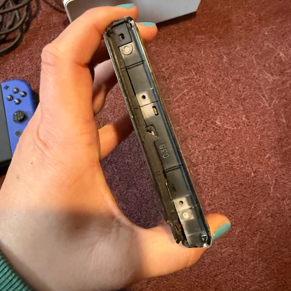 Nintendo Switch Console - Picture 4 of 6